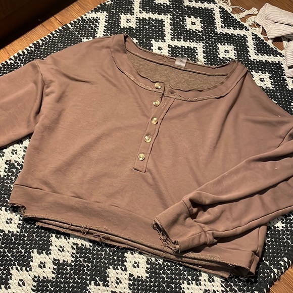 Altar’d State REVIVAL Henley Sweatshirt - Picture 1 of 2